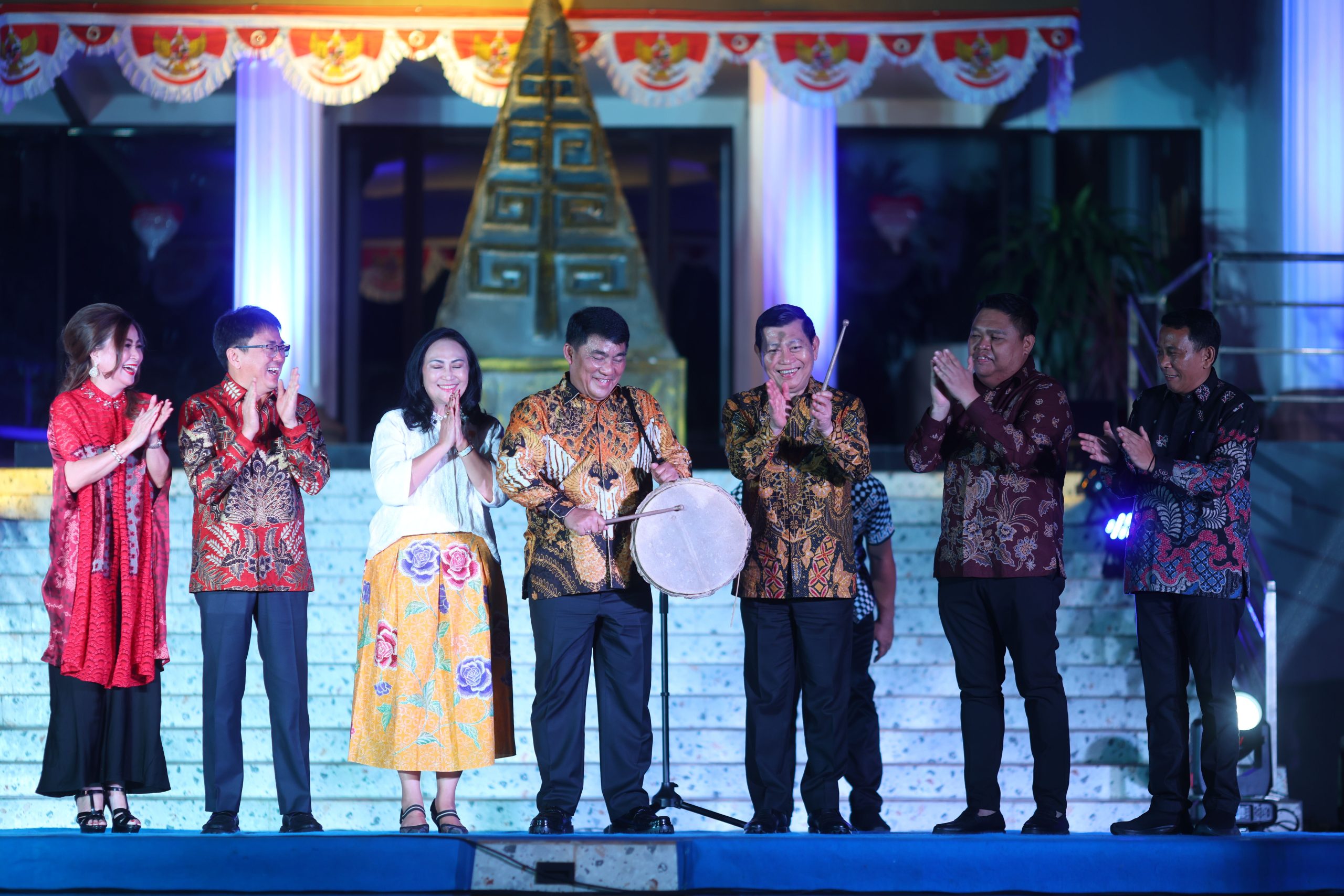 rona-budaya-sulut-2026_-gubernur-yulius-tegaskan-budaya-sebagai-kekuatan-identitas-dan-penggerak-kemajuan-daerah